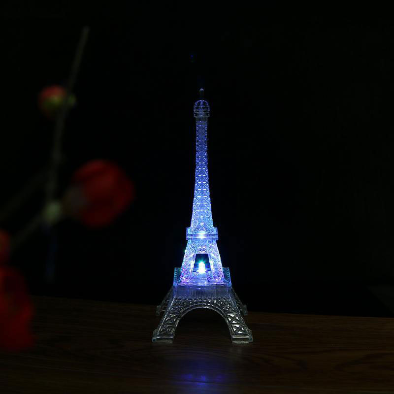 Đèn ngủ 3D được cấu tạo nhiều hình dáng và màu sắc khác nhau.