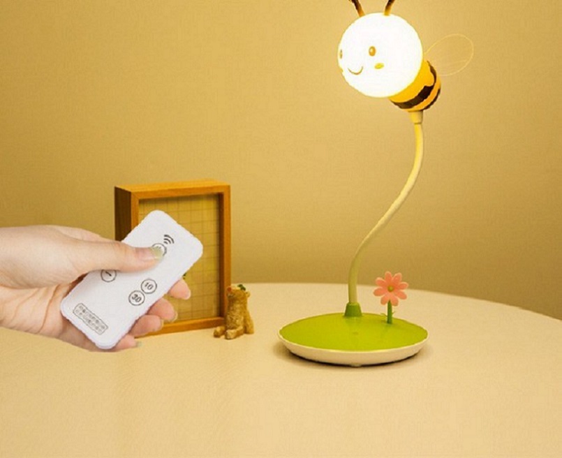 Đèn ngủ để bàn điều khiển từ xa vừa dễ thương lại tiện lợi.